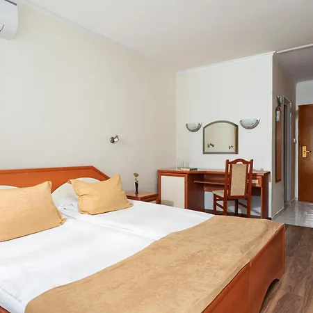 Zefir Hotel 3*